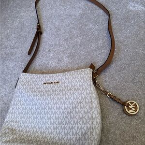 Michael kors cross body